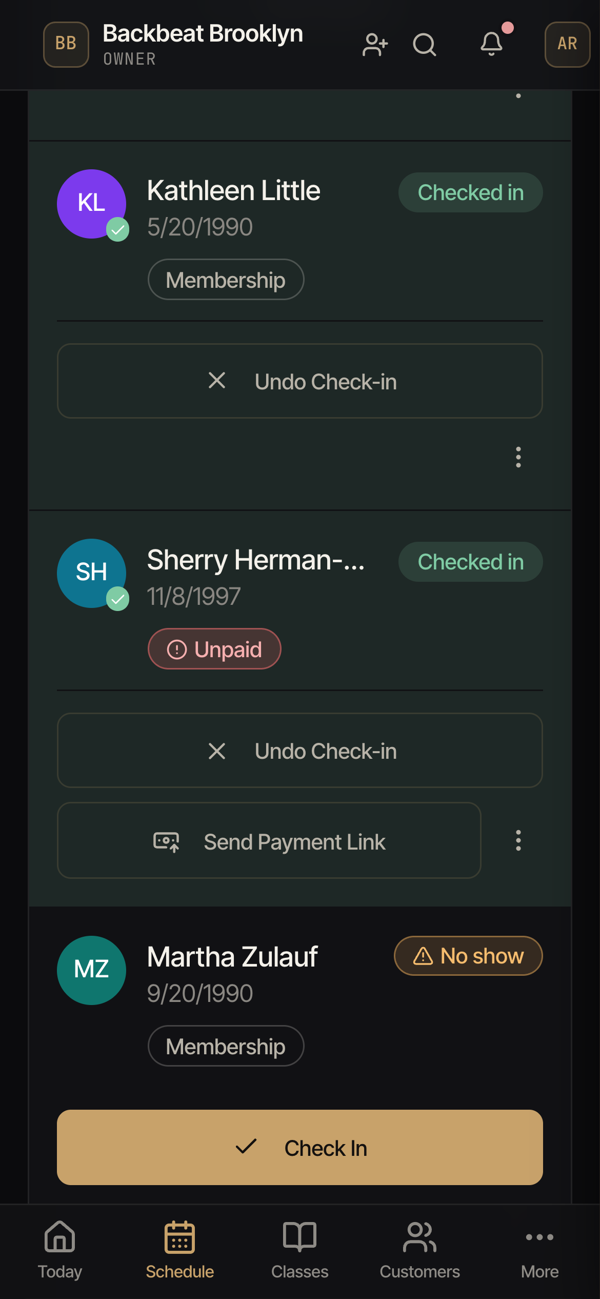 A class list with a red Unpaid label, orange No show labels, and green Checked in labels.